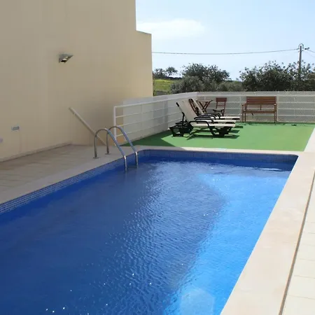 Apartment V2 Patroves *
